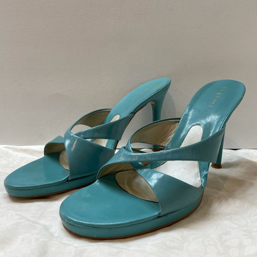 BCBG MaxAzria teal leather slip on open toe 4”heel